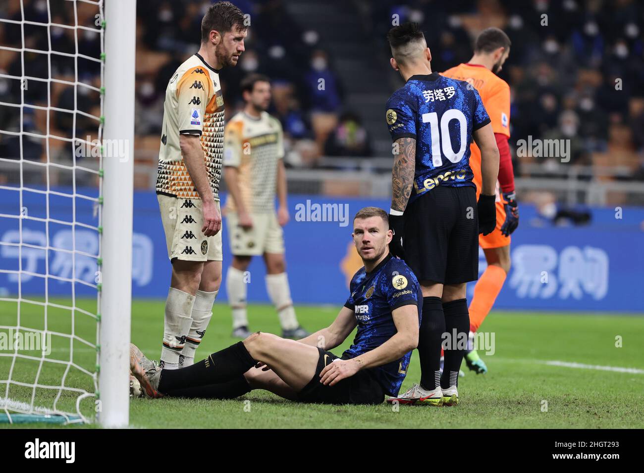 Edin Dzeko du FC Internazionale réagit lors de la série Un match de football 2021/22 entre le FC Internazionale et le FC Venezia au stade Giuseppe Meazza, Milan, Italie, le 22 janvier 2022 Banque D'Images