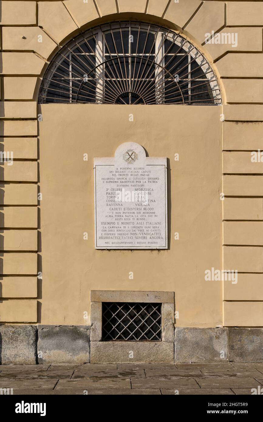 Plaque commémorative en mémoire des morts dans la campagne russe pendant la Seconde Guerre mondiale, sur le mur de l'église royale de San Lorenzo, Turin Banque D'Images