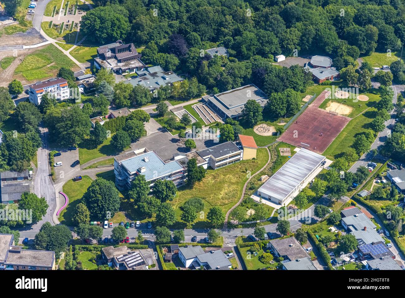 Vue aérienne, école primaire de Moosfelde, Neheim, Arnsberg, Sauerland,Rhénanie-du-Nord-Westphalie, Allemagne, enseignement, institution scolaire, DE,Europe, p Banque D'Images