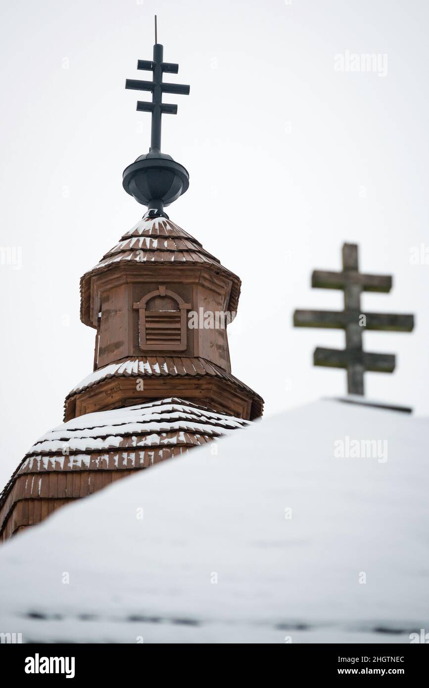 L'église grecque catholique en bois de St Basil le Grand dans un village Kalna Roztoka, Slovaquie Banque D'Images