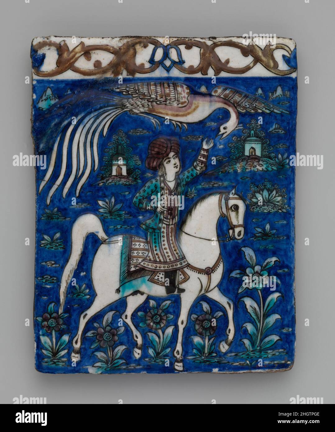 Carreaux avec l'image d'un prince à cheval deuxième moitié du 19th siècle principalement produits à Téhéran, la capitale de Qajar, des frises continues de carreaux rectangulaires sous-vernis, comme cet exemple, étaient communs dans l'architecture du XIXe siècle.Ici, un jeune homme à cheval est représenté avec sa main étendue vers Huma, le fabuleux oiseau, l'incarnation de la santé et de la force, planant sur sa tête.Seule la royauté est tombée sous l'ombre d'Huma, suggérant que le cavalier représenté ici est un prince.Carrelage avec une image de prince à cheval. Deuxième moitié du 19th siècle.Stonepaste ; moulé, po Banque D'Images