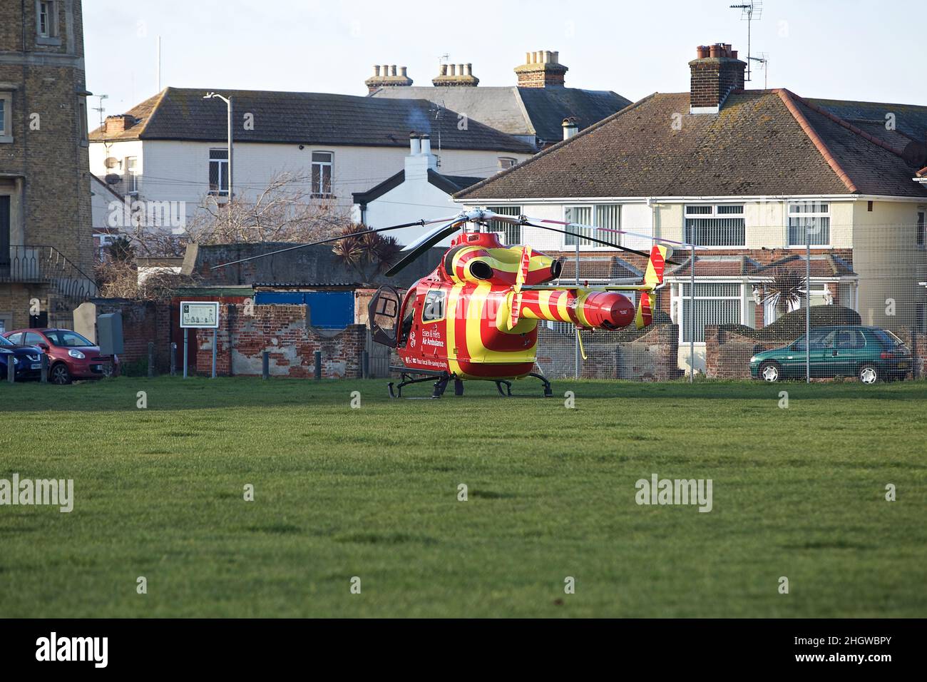 Un explorateur de MD902 possédé et exploité par Essex and Herts Air Ambulance lors d'un incident à Harwich. Banque D'Images