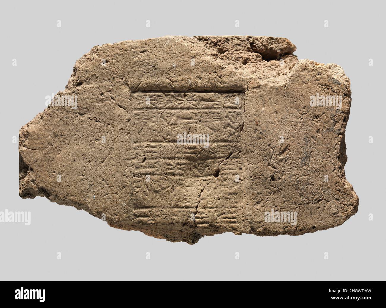 Brique inscrite ca.1895–1874 C.-B. ISIN-Larsa cette brique, trouvée lors des fouilles dans la ville de Nippur, est estampillée de l'inscription Bur-Sin (ca.1895-1874 B.C.), un roi de la ville d'ISIN.Bien que partiellement cassée, l'inscription peut être restaurée sur la base d'autres briques de ce roi,Aussi trouvé à Nippur.Bur-sin, le berger qui satisfait le coeur de Nippur, le puissant plowman d'ur, celui qui restaure les ordonnances d'Eridu, le seigneur digne des mès [en Uruk],[le roi d'ISIN,][le roi de Sumer et Akkad,][le conjoint qui est l'ornement du TR sacré d'Inanna] Banque D'Images