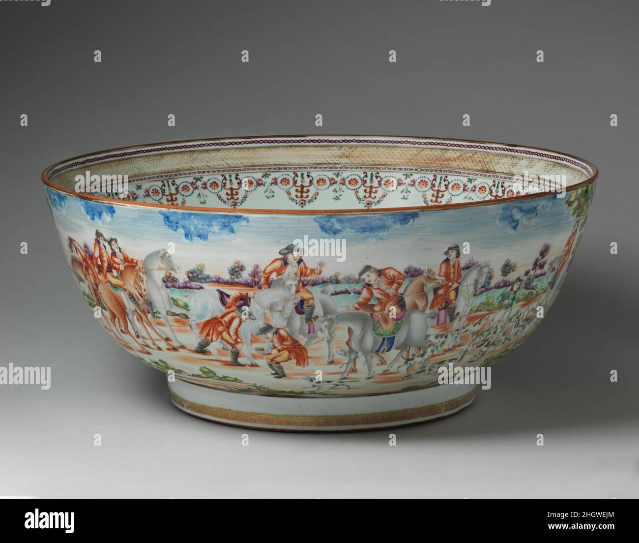 Bol à punch 1785–1800 chinois, peut-être pour le marché britannique.Bol de perforation.Chinois, peut-être pour le marché britannique.1785–1800.Porcelaine à pâte dure.Céramique-porcelaine-exportation Banque D'Images