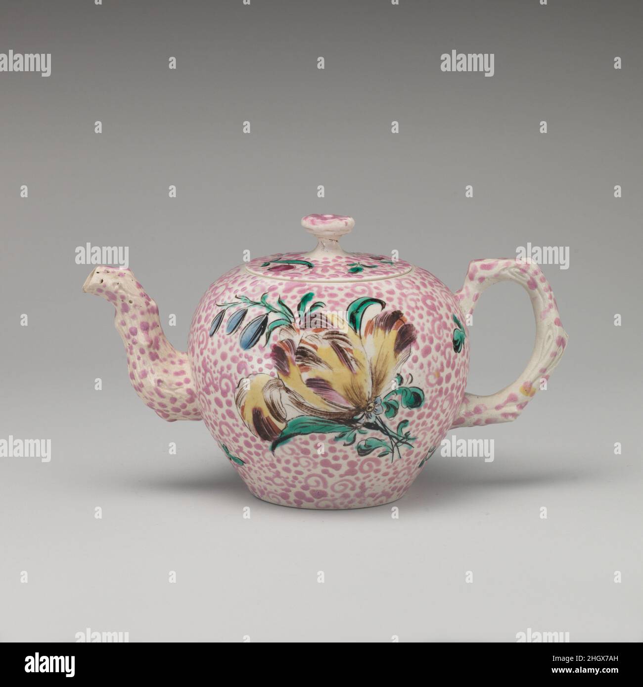 Théière 1760–65 Grande-Bretagne (marché américain).Théière.Britannique (marché américain).1760–65.Grès.Fabriqué à Staffordshire, Angleterre Banque D'Images