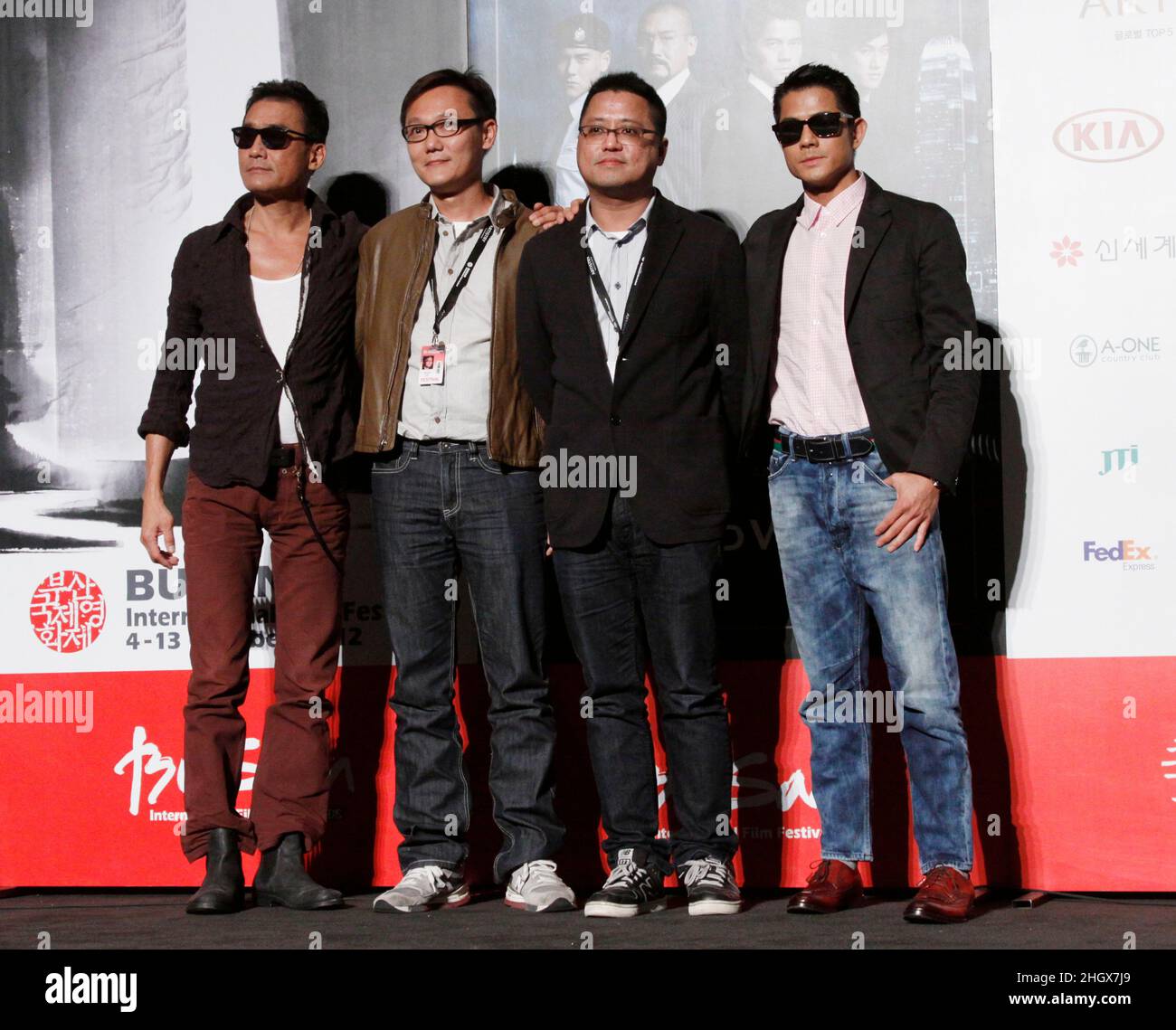 4 octobre 2012 - Busan, Corée du Sud : (de gauche à droite) acteur Tony Leung Ka-Fai, réalisateur Sunny Luk, Leung Longman, acteur Aaron Kwok assister à la conférence de presse du Festival International du film de Busan 17th film d'ouverture 'Guerre froide' Conférence de presse au Centre cinématographique de Busan.En plus de la galaxie désormais inévitable des stars qui promeuvent des blockbusters de toute l'Asie,Cette année, le Festival international du film de Busan filera un film nord-coréen pour la première fois depuis près d'une décennie, ainsi que six films classiques afghans cachés dans un mur pour les sauver des Talibans.(Ryu Seung-il / Polar Banque D'Images