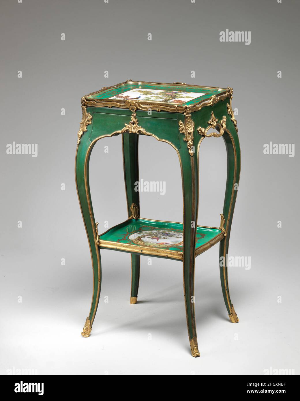 Table de manger et de travail (une de deux) ca.1763, plateau inférieur ...