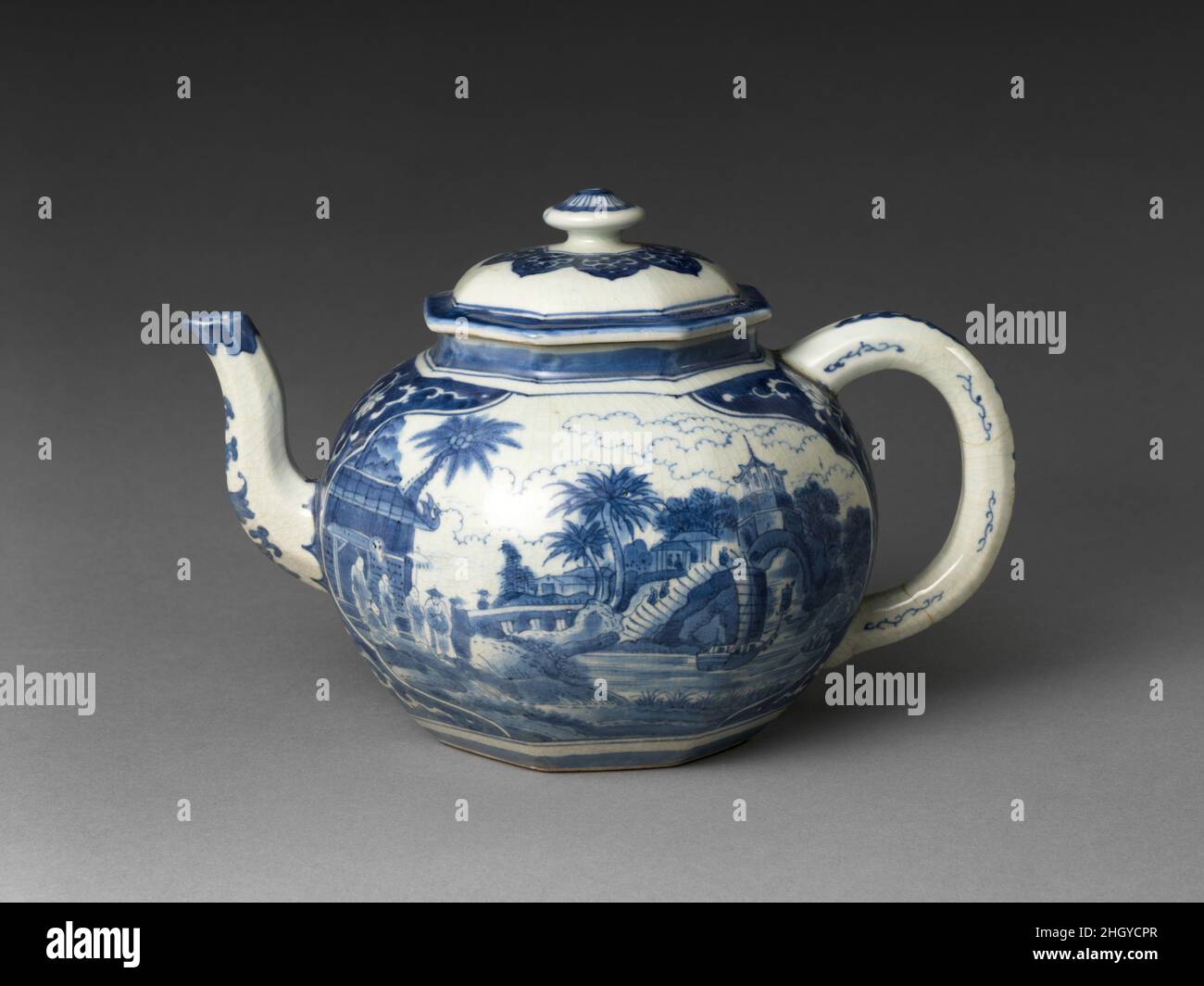 Théière avec paysage début du 18th siècle Design attribué à Olfert Dapper Dutch cette théière a été peinte en Europe après son importation.Le dessin est attribué à l'artiste néerlandais Olfert Dapper (1635-1689).Théière avec paysage.Conception attribuée à Olfert Dapper (néerlandais, 1635–1689).Japon. Début du 18th siècle.Porcelaine peinte en bleu de cobalt sous verglas transparent (Jingdezhen ware).Période Edo (1615–1868).Céramique Banque D'Images