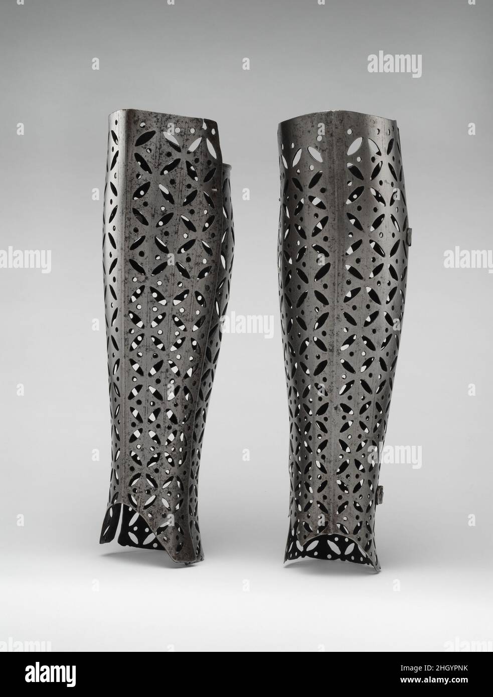 Paire de Greaves (défenses de la jambe inférieure) env.1525–1575 peut-être allemand.Paire de Greaves (défenses de la jambe inférieure). Peut-être allemand. Ca.1525–1575.Acier.Pièces d'armure - Greaves Banque D'Images