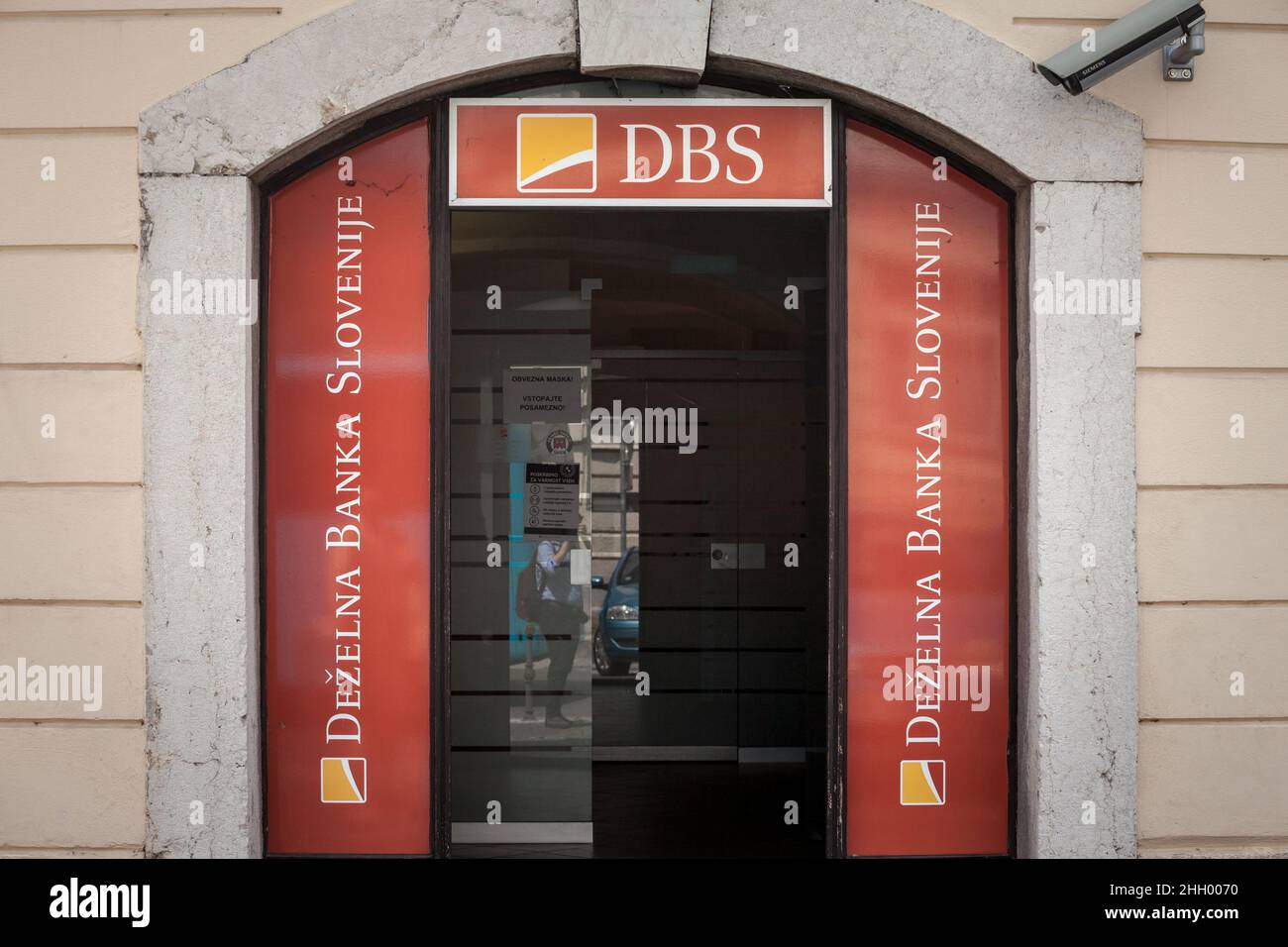 Photo d'un panneau DBS Banka sur leur bureau pour Ljubljana, Slovénie.Dezelna Banka Slovenije est une banque de détail, de commerce et d'investissement slovène Banque D'Images
