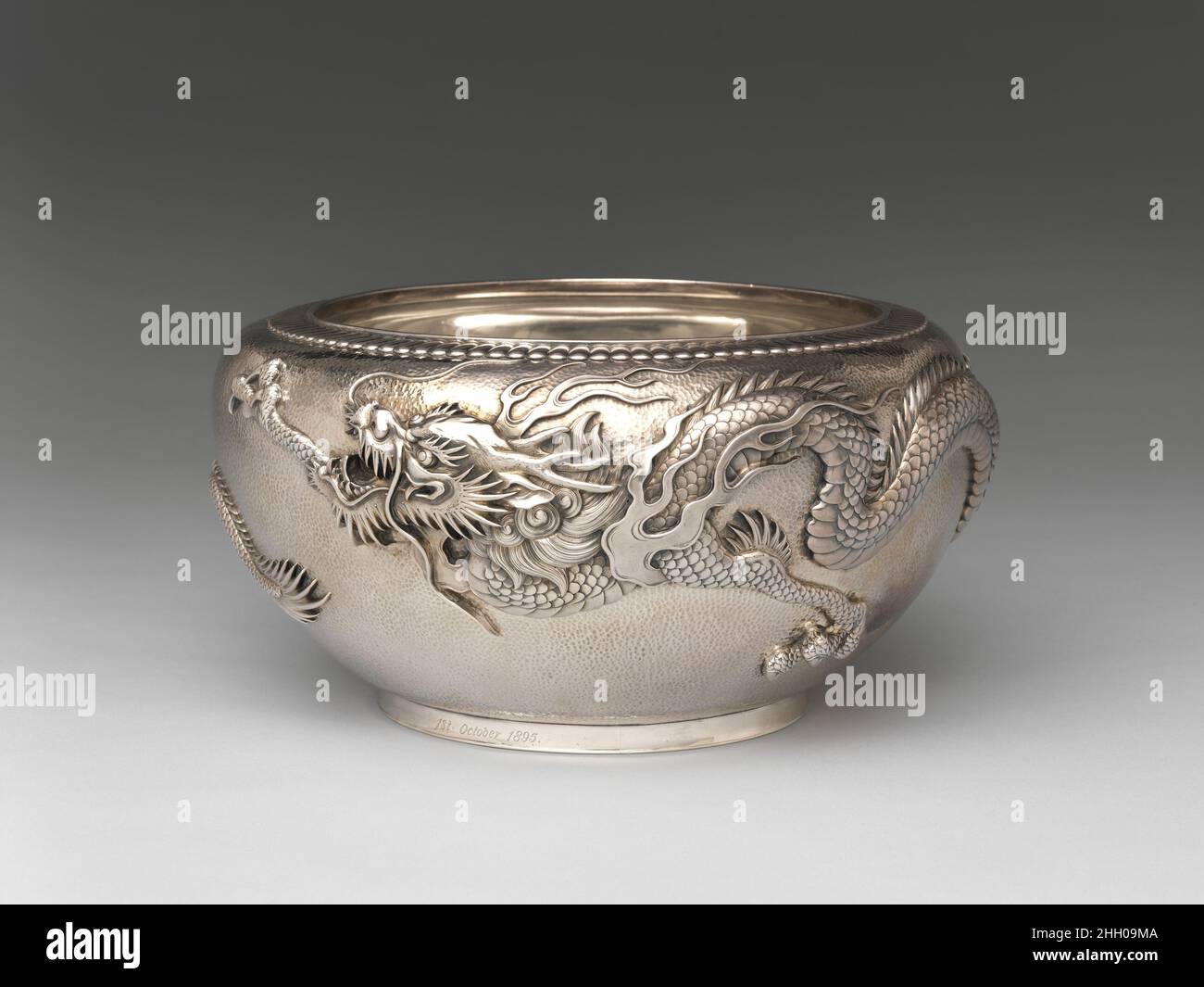 Dragon bowl Banque de photographies et d'images à haute résolution - Alamy