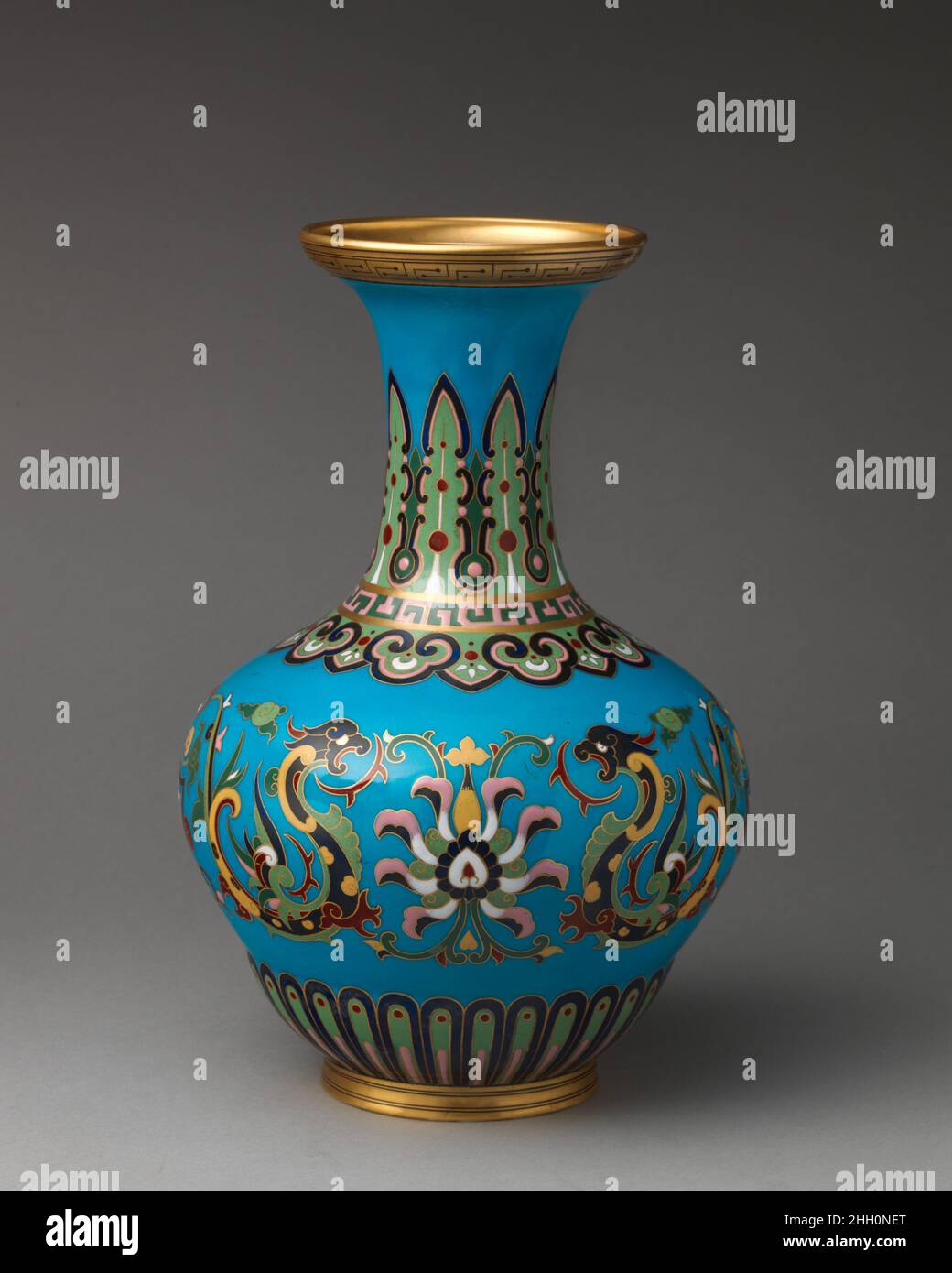 Vase 1870–80 Minton(s) Minton a été la plus importante usine de céramique  durant la période victorienne et a commencé à exposer des produits à la  première grande exposition de 1851.Fondée en 1793