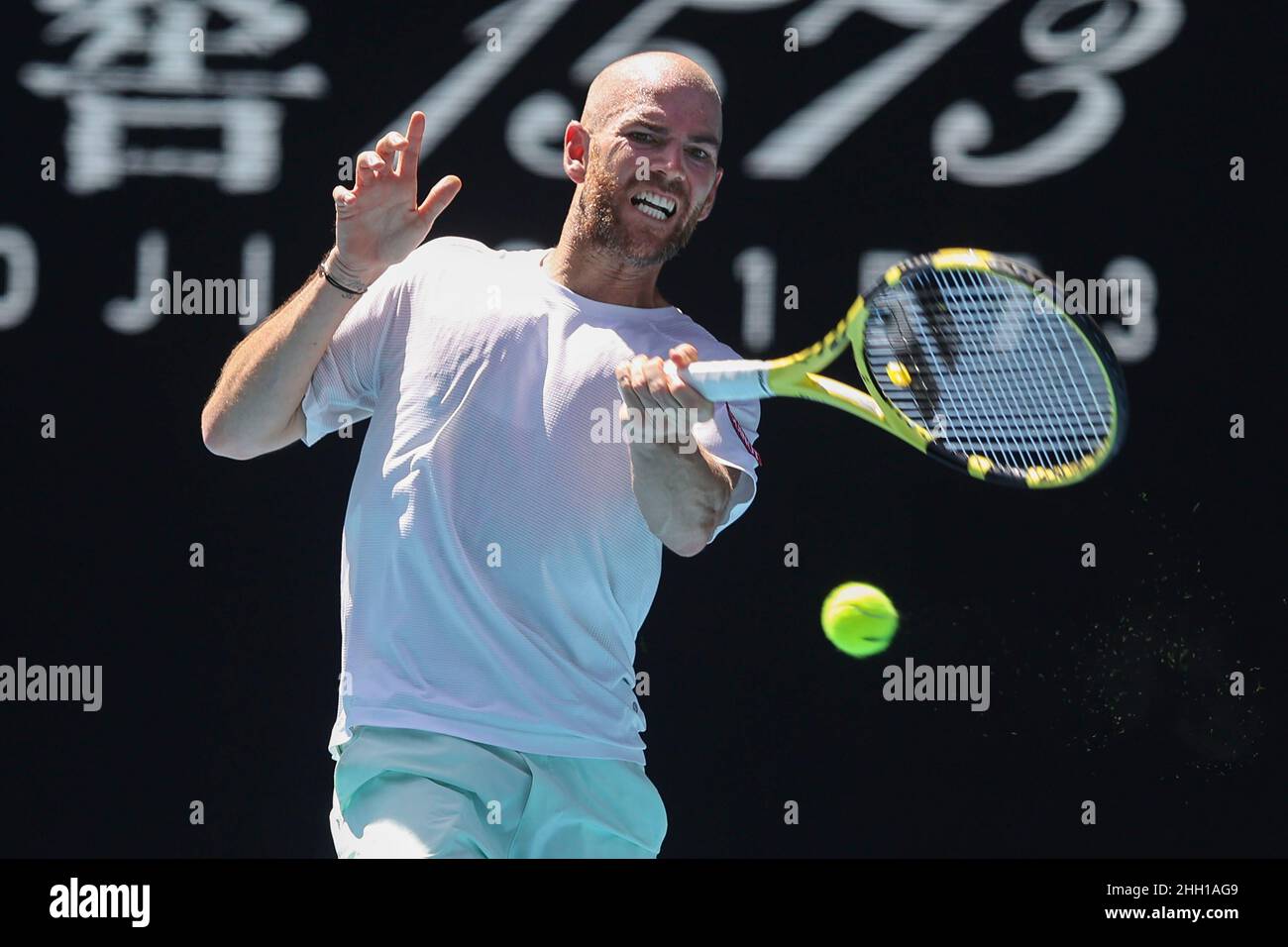 Melbourne, Australie.23rd.Janvier 2022.Adrian Mannarino, joueur de tennis français, est en action lors de l'Open d'Australie au Melbourne Park le dimanche 23 janvier 2022.© Juergen Hasenkopf / Alamy Live News Banque D'Images