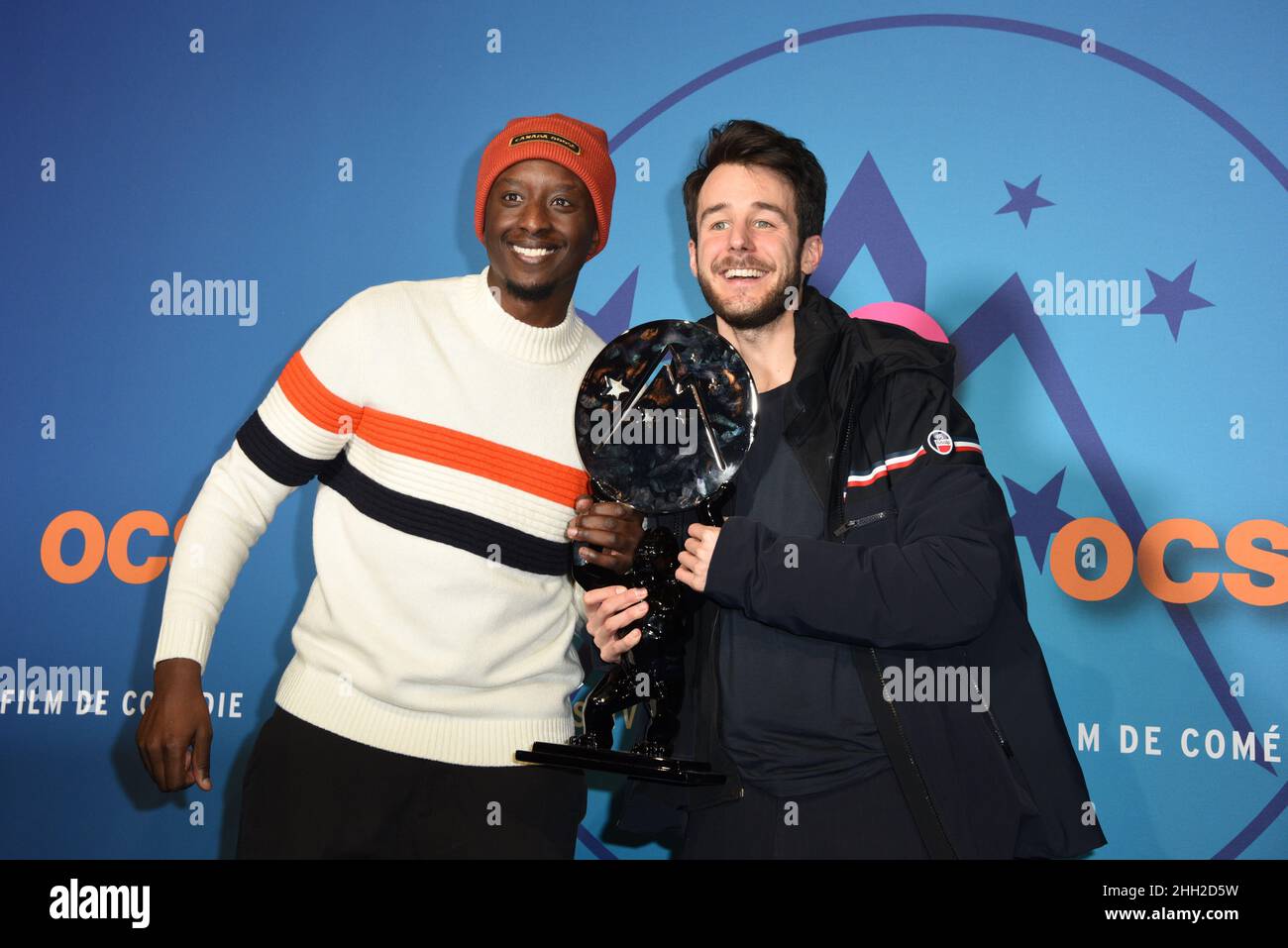 Les Jumeaux Film Ahmed Sylla Ahmed Sylla et Bertrand Usclat (prix de la meilleure audition pour le film  Jumeaux mais pas trop) posant pour la photo des gagnants du Festival du film  Comedy 25th à l'Alpe d'Huez,