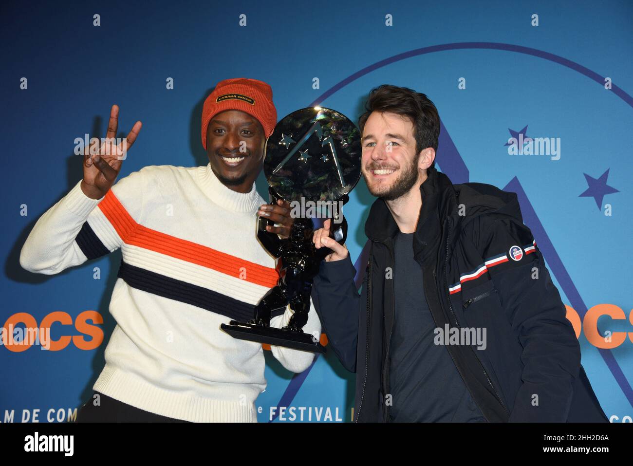 Les Jumeaux Film Ahmed Sylla Ahmed Sylla et Bertrand Usclat (prix de la meilleure audition pour le film  Jumeaux mais pas trop) posant pour la photo des gagnants du Festival du film  Comedy 25th à l'Alpe d'Huez,
