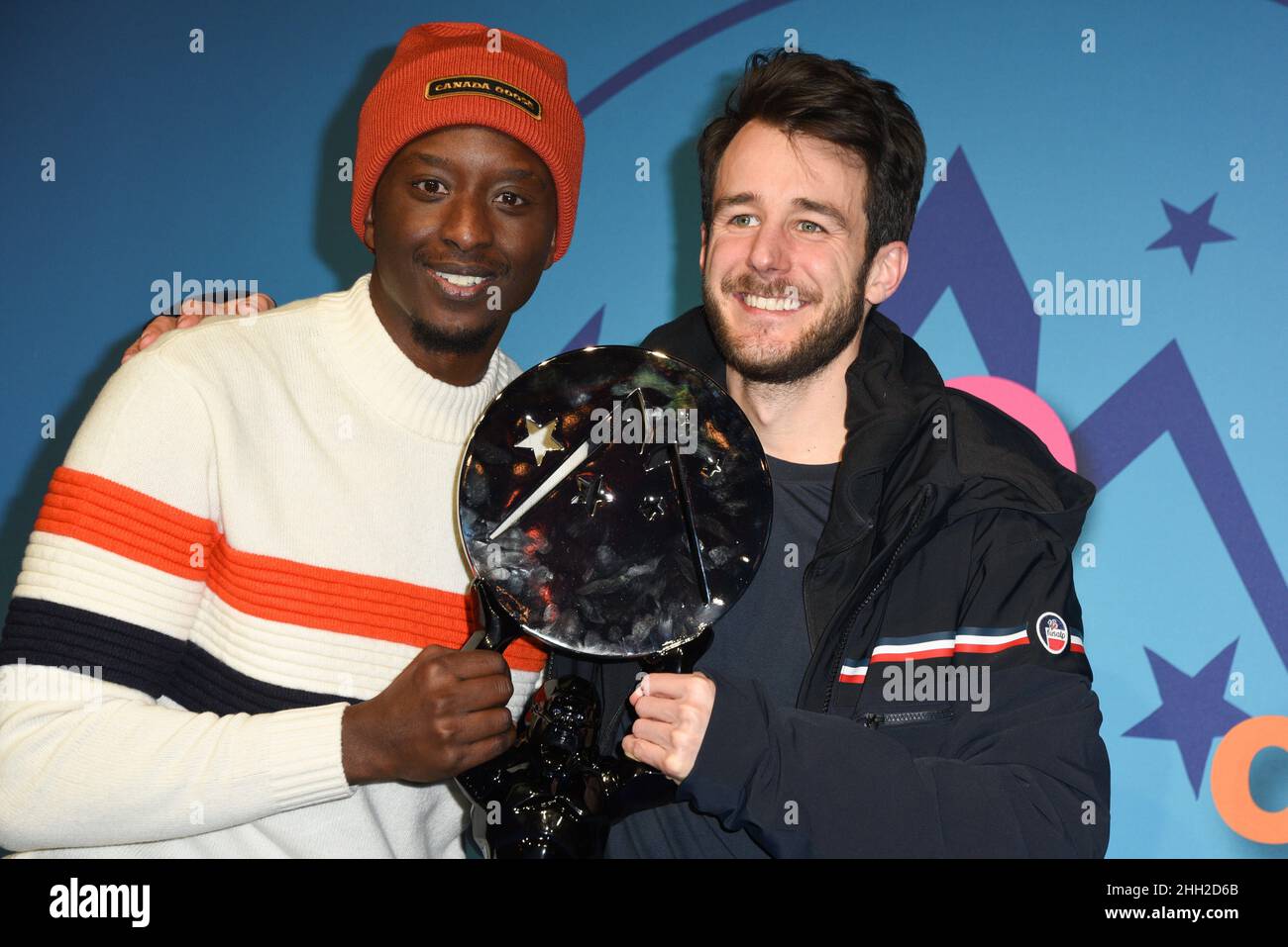 Les Jumeaux Film Ahmed Sylla Ahmed Sylla et Bertrand Usclat (prix de la meilleure audition pour le film  Jumeaux mais pas trop) posant pour la photo des gagnants du Festival du film  Comedy 25th à l'Alpe d'Huez,