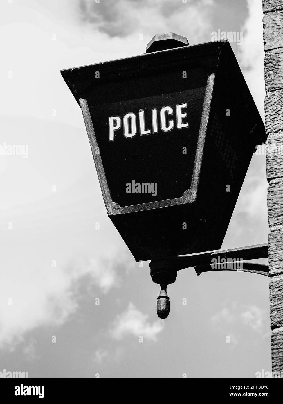 Un panneau, une lampe et un feu de poste de police britannique à l'ancienne Banque D'Images