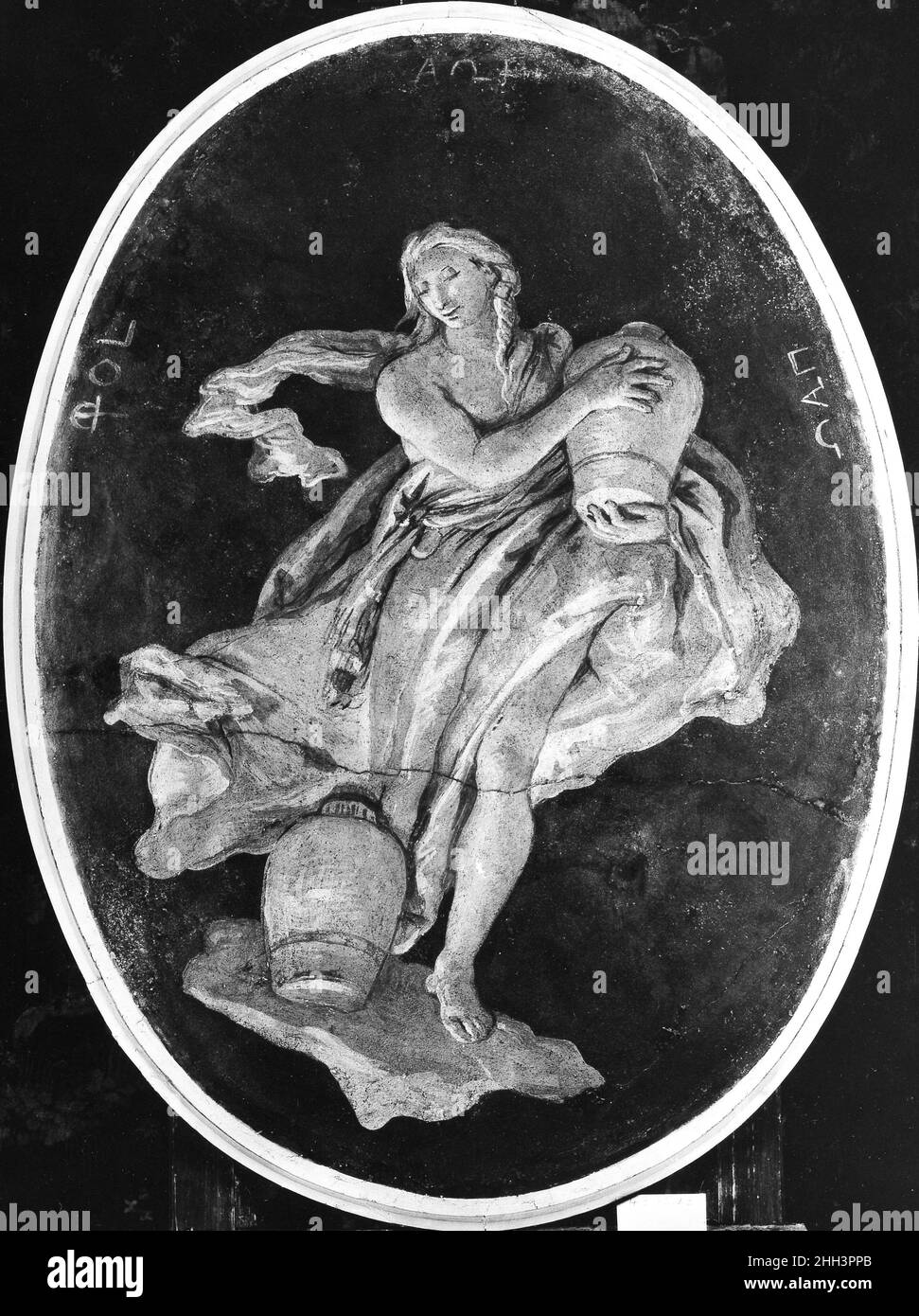 Figure allégorique représentant Temperance 1760 atelier de Giovanni Battista Tiepolo Italien cette fresque détachée est issue d'une série de quatre ovales qui ont été conçus par Tiepolo et peints par son atelier pour la décoration des coins du plafond d'une pièce dans le Palazzo Valle-Marchesini-Sala à Vicenza.L'attribut du vase identifie la figure allégorique comme représentant Temperance.Figure allégorique représentant Temperance 437807 Banque D'Images