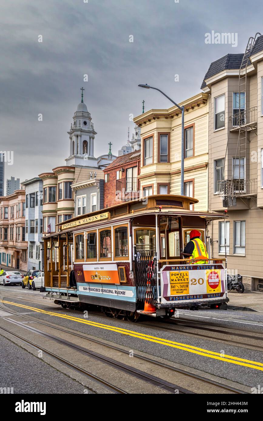 Powell et le téléphérique Market Line dans une rue du quartier de Russian Hill, San Francisco, Californie, États-Unis Banque D'Images