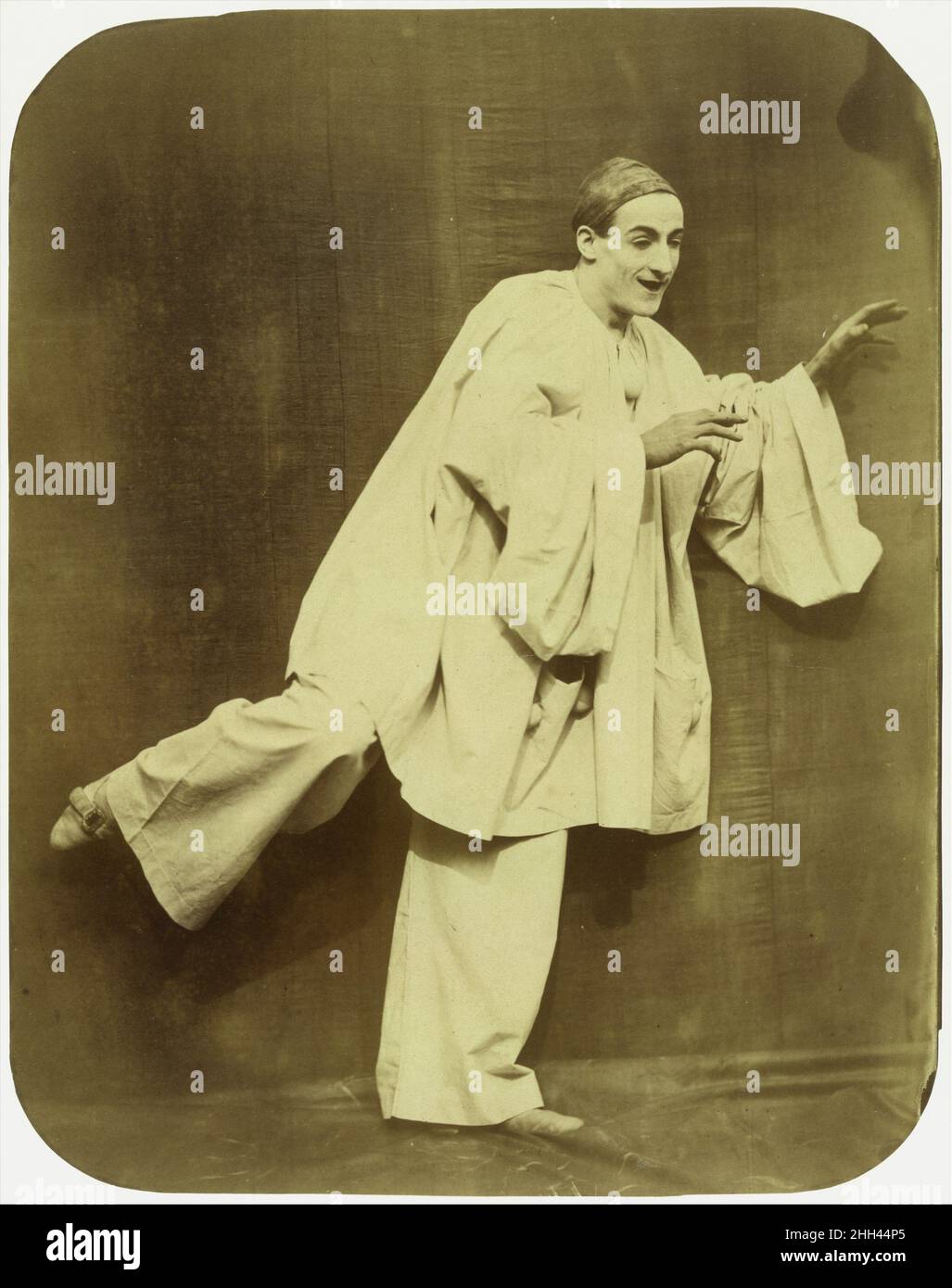 Pierrot courant 1854–55 Nadar Français fin 1853, Félix Tournachon (Nadar) a payé Gustave le Gray pour enseigner la photographie à son frère cadet, Adrien, un peintre de certains talents souvent en sa charge.En même temps, Félix lui-même a appris à utiliser l'appareil photo de son ami Camille d'Arnaud.Promettant d'aider son frère, Félix a mis en place un studio pour lui sur le boulevard des Capucines.Adrien a travaillé seul jusqu'en septembre 1854, puis s'est tourné vers Félix pour obtenir de l'aide.Les deux frères ont collaboré jusqu'en janvier 1855, lorsque la friction concurrentielle a rompu l'arrangement et a mené à une poursuite par laquelle Felli Banque D'Images