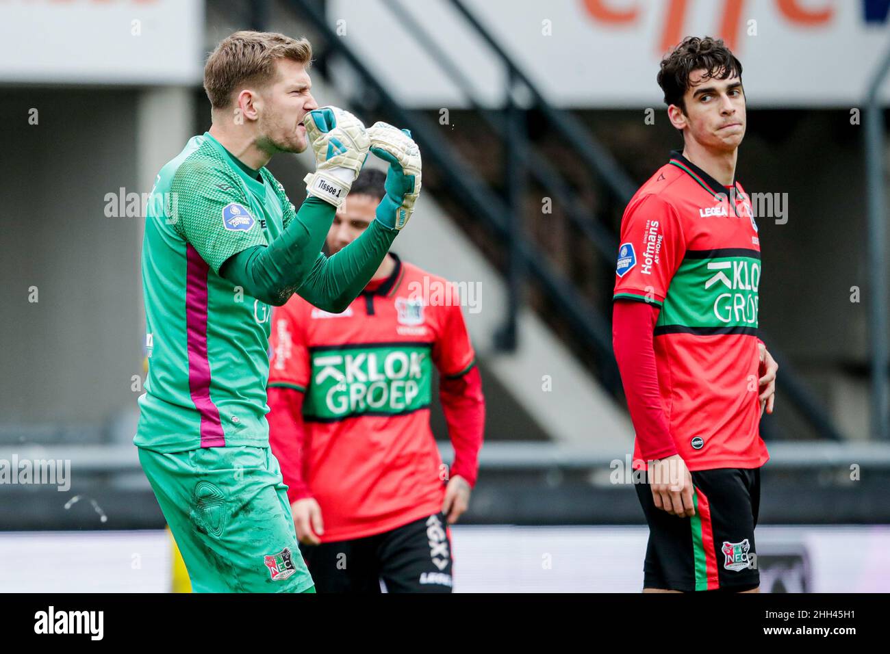 NIJMEGEN, PAYS-BAS - JANVIER 23 : le gardien de but Mattijs Branderhorst de N.C.A. criant après avoir concédé ses côtés troisième but lors du match hollandais entre N.E.C. et Feyenoord à Goffertstadion le 23 janvier 2022 à Nijmegen, pays-Bas (photo de Broer van den Boom/Orange Pictures) Banque D'Images