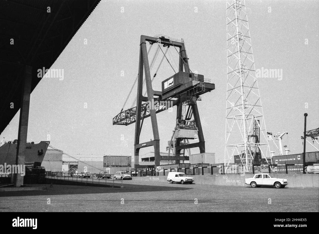 Grue à conteneurs à Tilbury Docks, Port de Londres, mai 1977 Banque D'Images