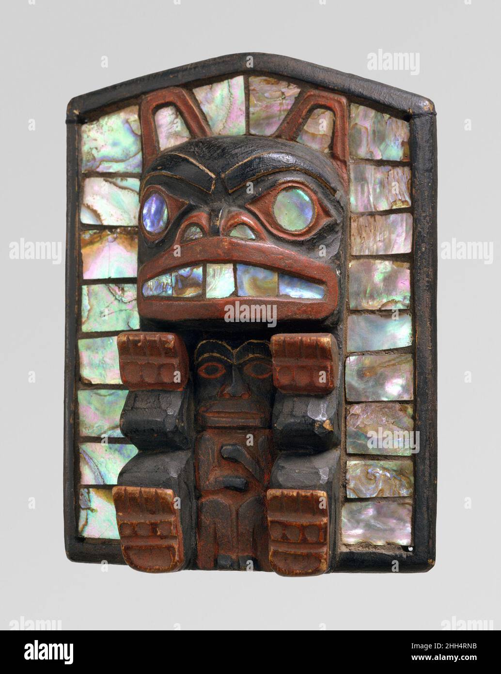 Headaddress Frontlet ca.1885 Tlingit.Headaddress Frontlet.Tlingit. Env.1885. Bois, peinture, coquille d'ormeau.États-Unis, Alaska.Bois-Sculpture Banque D'Images