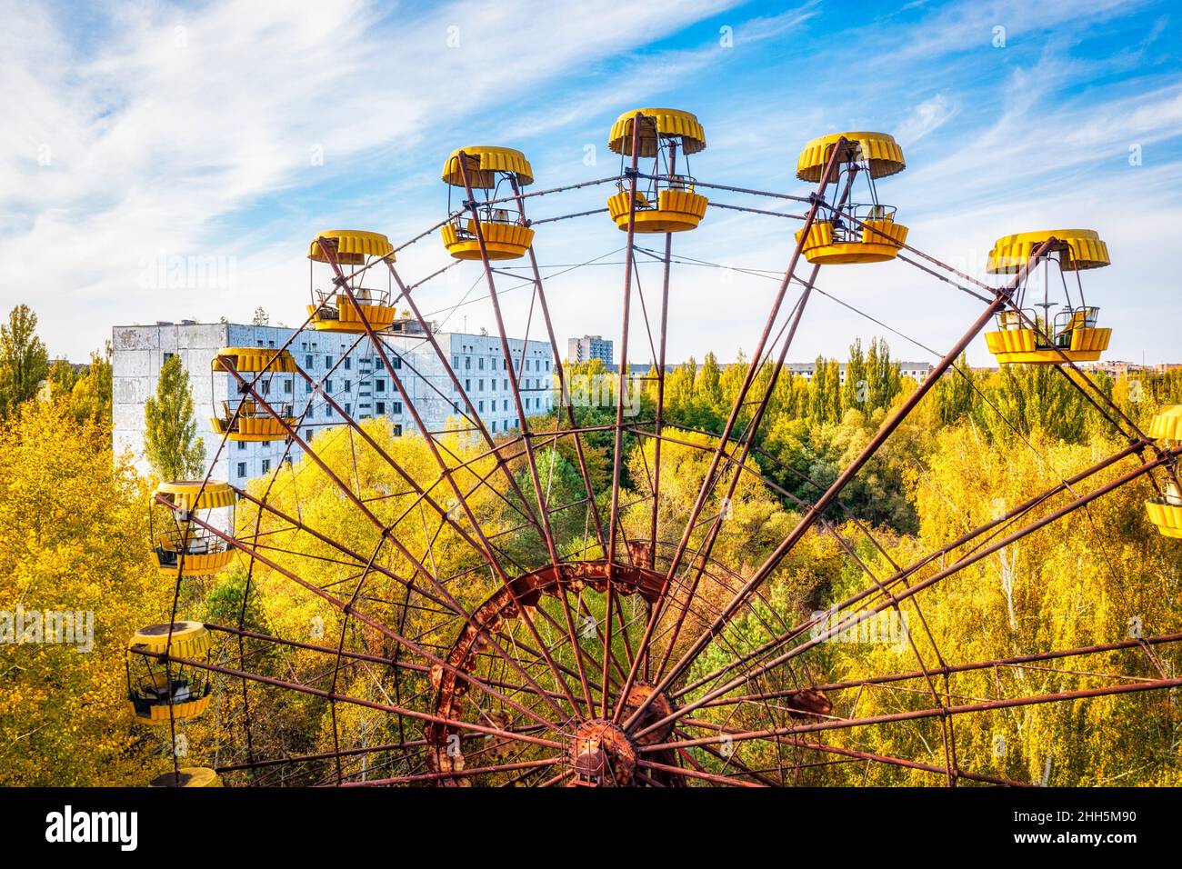 Ukraine, Oblast de Kiev, Pripyat, Drone vue sur la grande roue abandonnée dans le parc d'attractions de Pripyat Banque D'Images