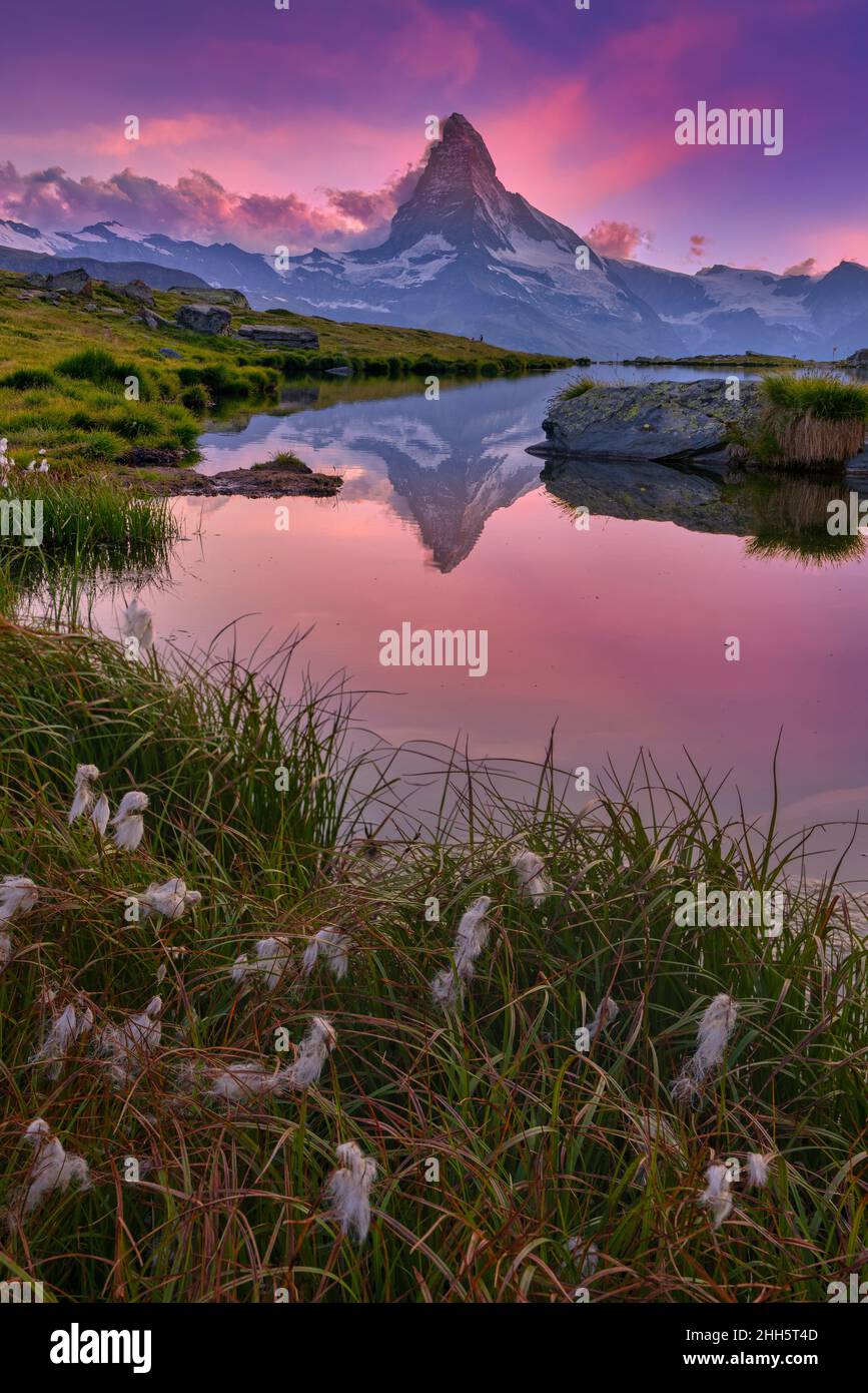 Montagne du Cervin avec réflexion sur le lac Stellisee au coucher du soleil, Zermatt, Suisse Banque D'Images