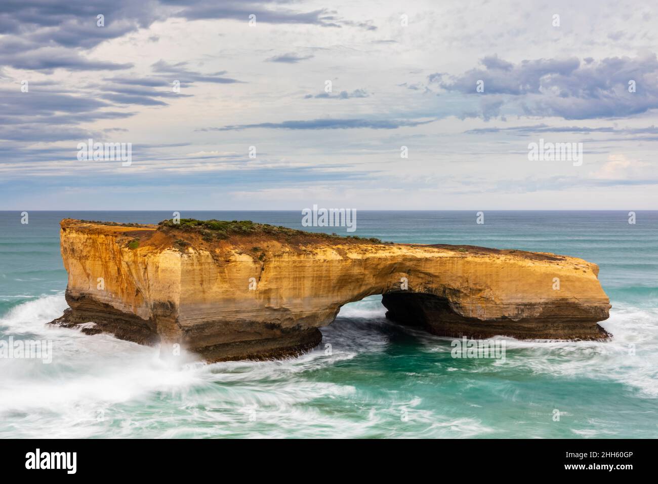 Australie, Victoria, vue de London Arch dans le parc national de Port Campbell Banque D'Images