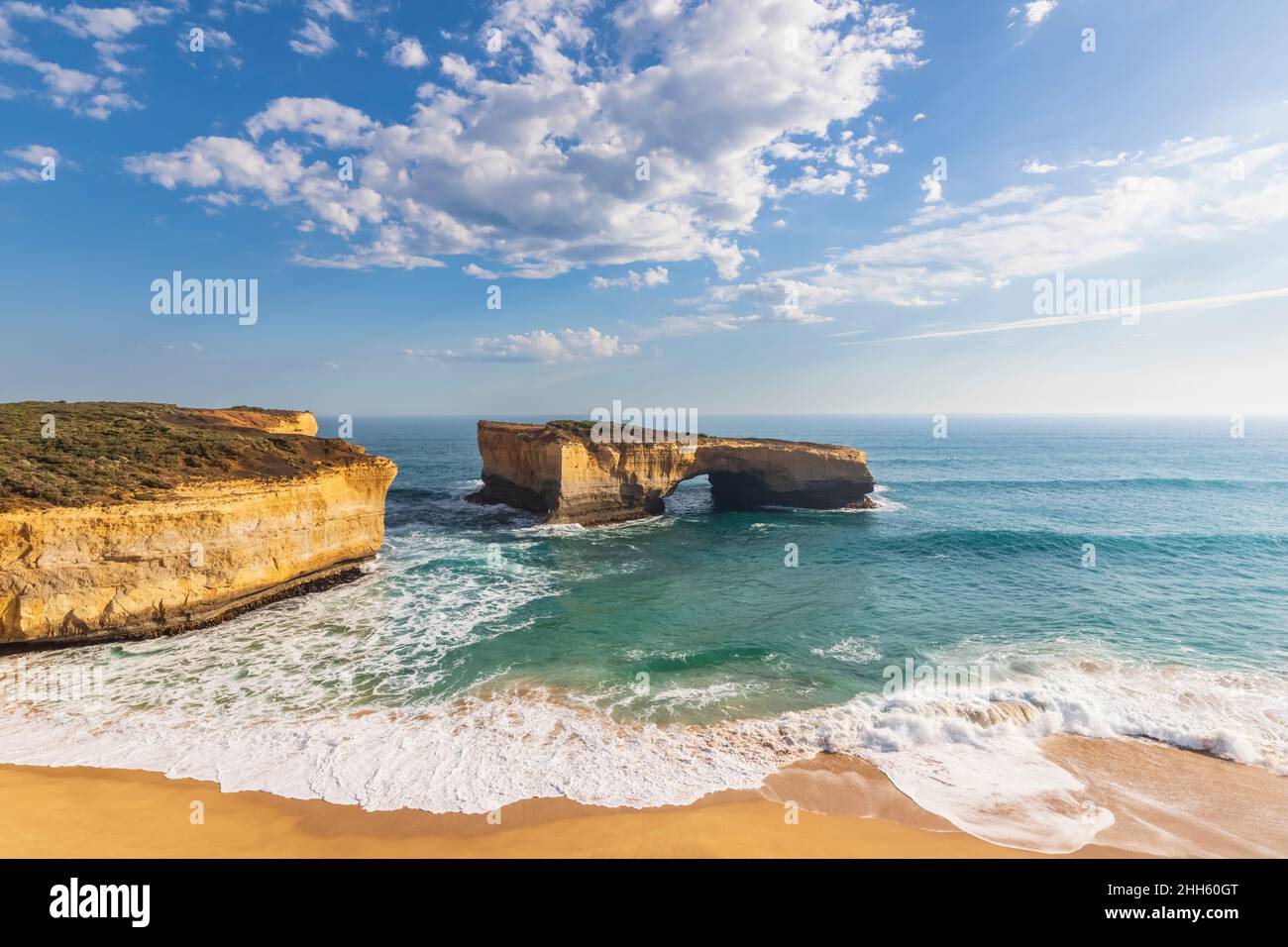 Australie, Victoria, vue de London Arch dans le parc national de Port Campbell Banque D'Images