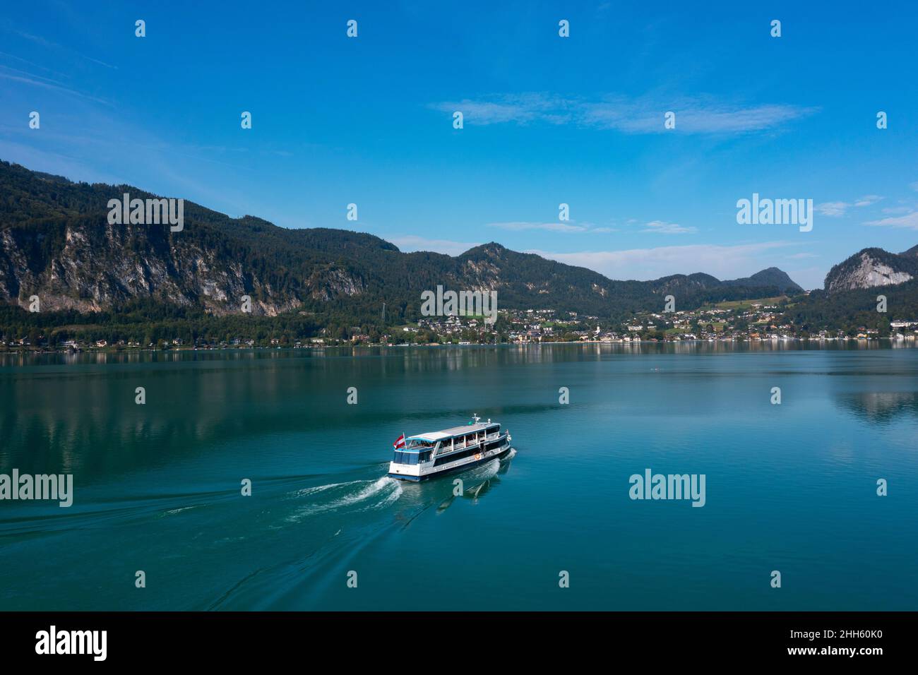 Autriche, Salzbourg, Sankt Gilgen, Tourboat traversant le lac Wolfgang Banque D'Images