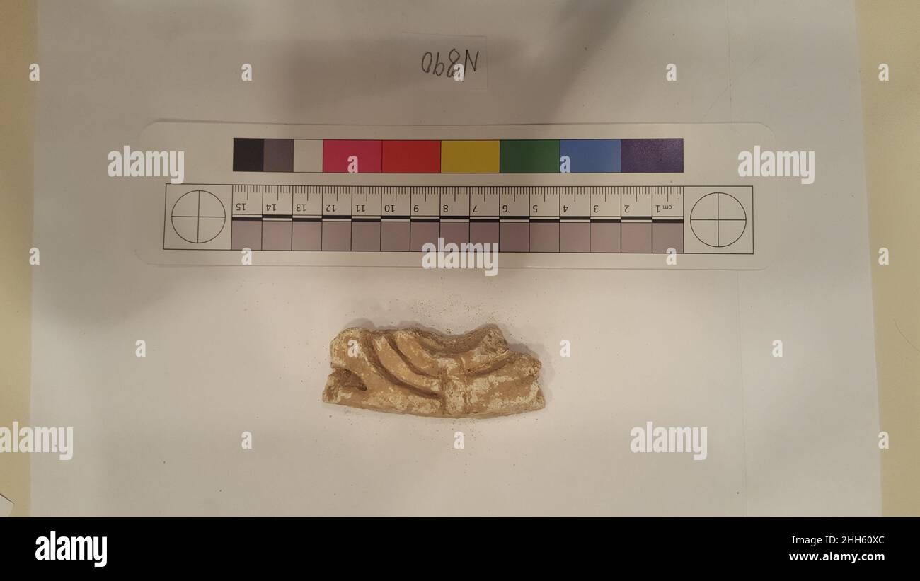 Fragment de stuc probablement 8th–12th siècle.Fragment de stuc. Probablement 8th–12th siècle.Stuc; sculpté.Excavé en Iran, Nishapur.Stuc Banque D'Images