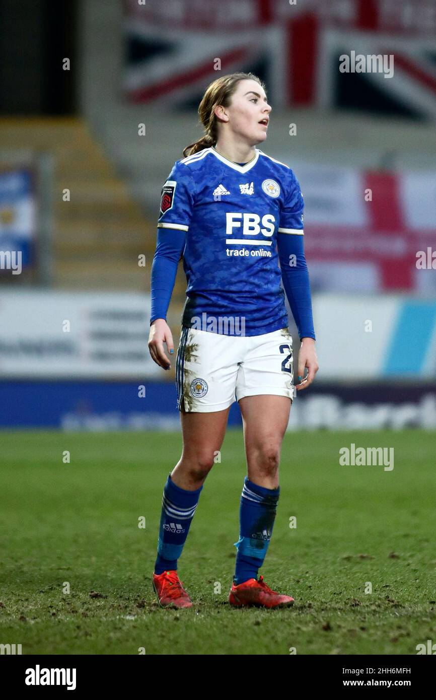 BURTON ON TRENT, ROYAUME-UNI.JAN 23rd Shannon O'Brien de Leicester City est descendue après qu'Alisha Lehmann d'Aston Villa a obtenu un score à la dernière minute pour le faire 1-2 lors du match Barclays FA Women's Super League entre Leicester City et Aston Villa au stade Pirelli, Burton Upon Trent, le dimanche 23rd janvier 2022.(Crédit : Kieran Riley | INFORMATIONS MI) crédit : INFORMATIONS MI et sport /Actualités Alay Live Banque D'Images