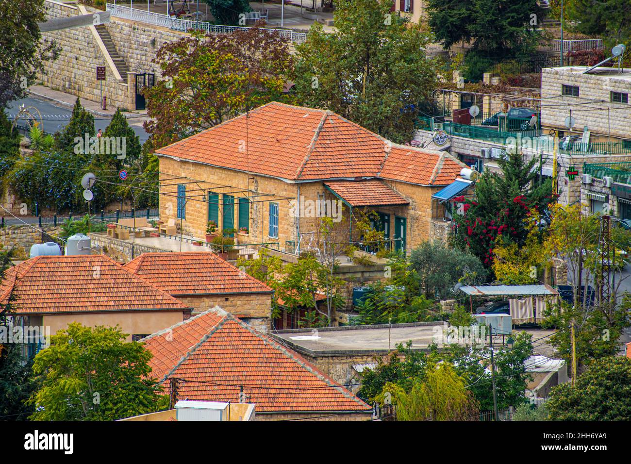 Deir El Qamar village magnifique paysage vert et ancienne architecture dans le Mont Liban Moyen-Orient Banque D'Images