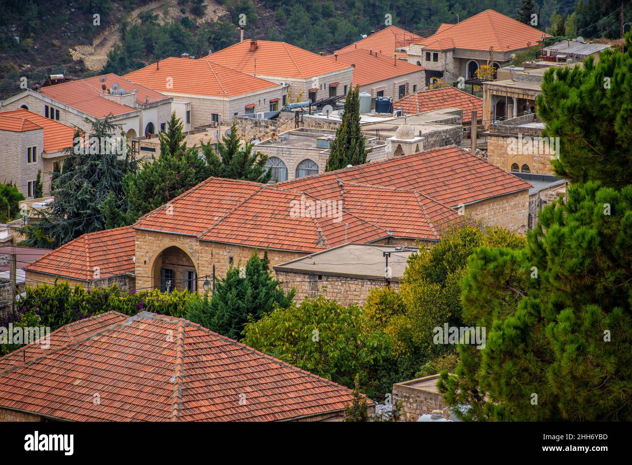 Deir El Qamar village magnifique paysage vert et ancienne architecture dans le Mont Liban Moyen-Orient Banque D'Images