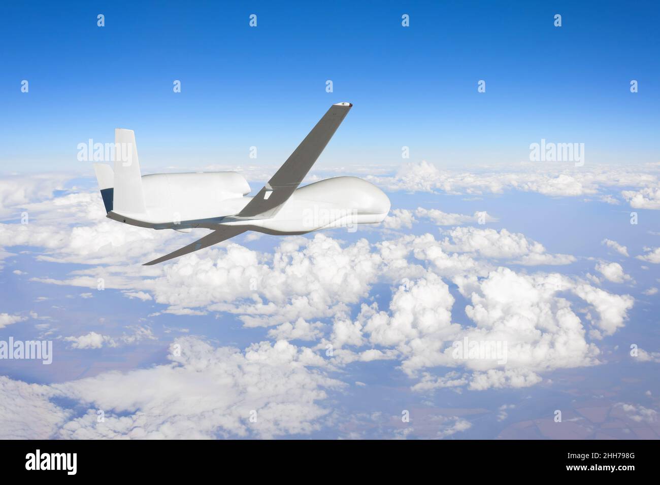Véhicule aérien sans pilote volant haut dans le ciel au-dessus des nuages dans l'atmosphère supérieure, mission.Éléments de cette image fournis par la NASA Banque D'Images