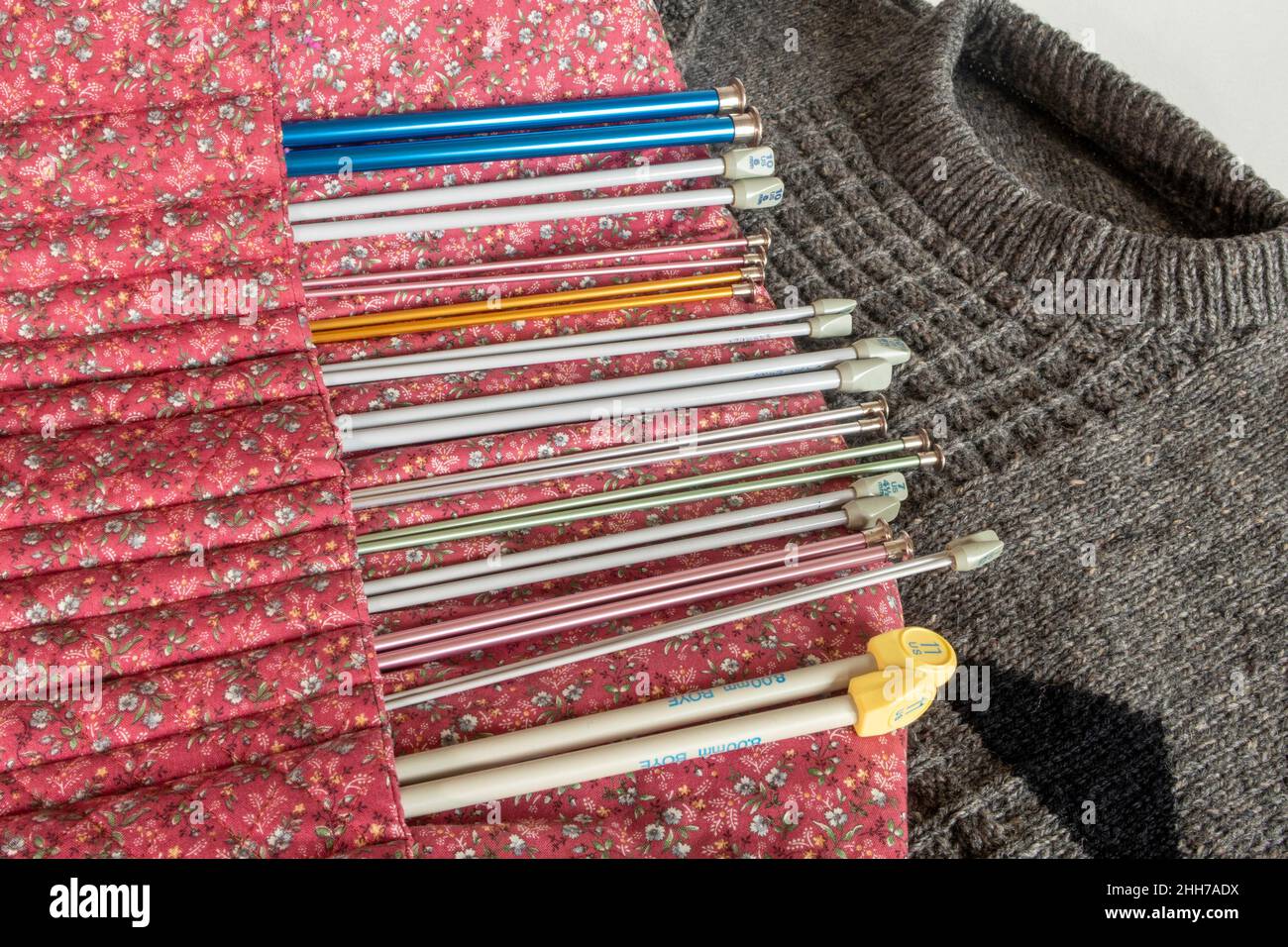 Aiguilles à tricoter dans une mallette de rangement en tissu faite à la main, États-Unis Banque D'Images