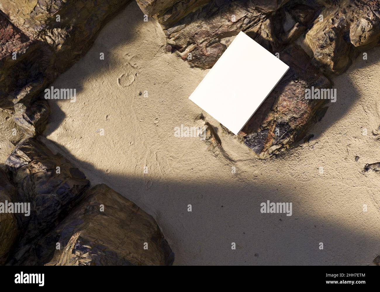Modèle de livre vierge placé sur des rochers dans le sable, maquette de bloc-notes, maquette sur fond de nature 01 Banque D'Images