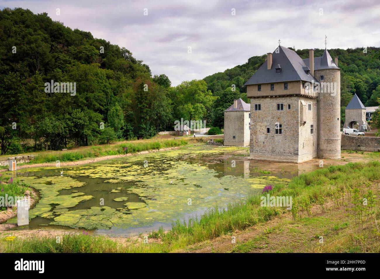 Vue sur le château du village belge Crupet Banque D'Images