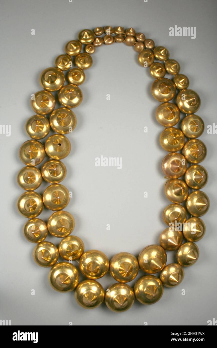 Collier, 3e-7e siècle, le Pérou, l'or, Moché, diam. 2 3/4 in. (7 cm),  Beads-Ornaments Photo Stock - Alamy