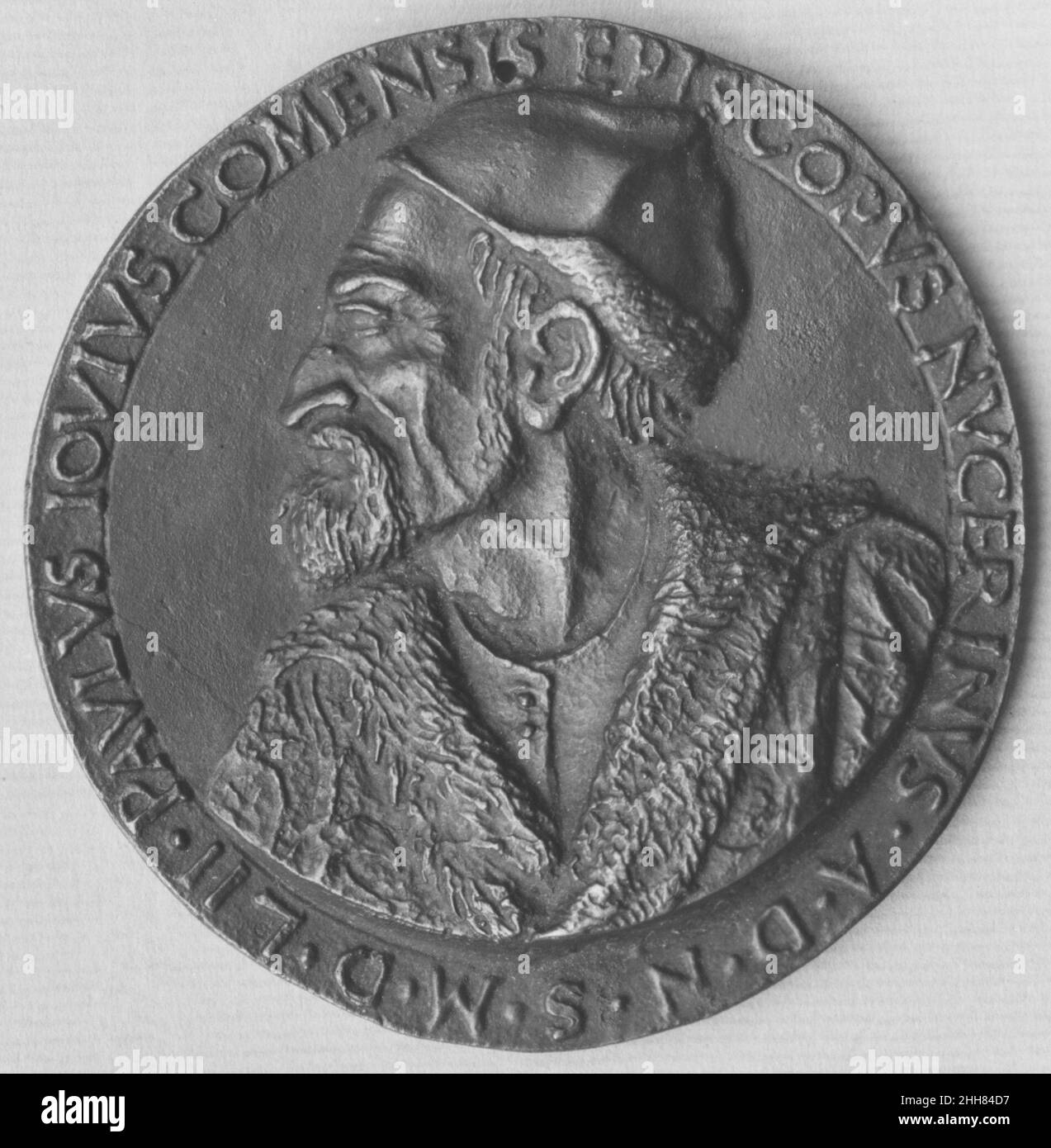 Paolo Giovio, historien et Parse, évêque de Nocera (d.1552) 1552 Médaillée: Francesco da Sangallo l'activité de Francesco en tant qu'architecte et sculpteur est apparente dans ses grandes médailles audacieuses et de haut-relief.Ils suivent la tradition des œuvres florentines de Niccolò Fiorentino, contrairement aux petits exemples raffinés des contemporains de Francesco.Paolo Giovio, historien et Parse, évêque de Nocera (d.1552) 200642 Banque D'Images