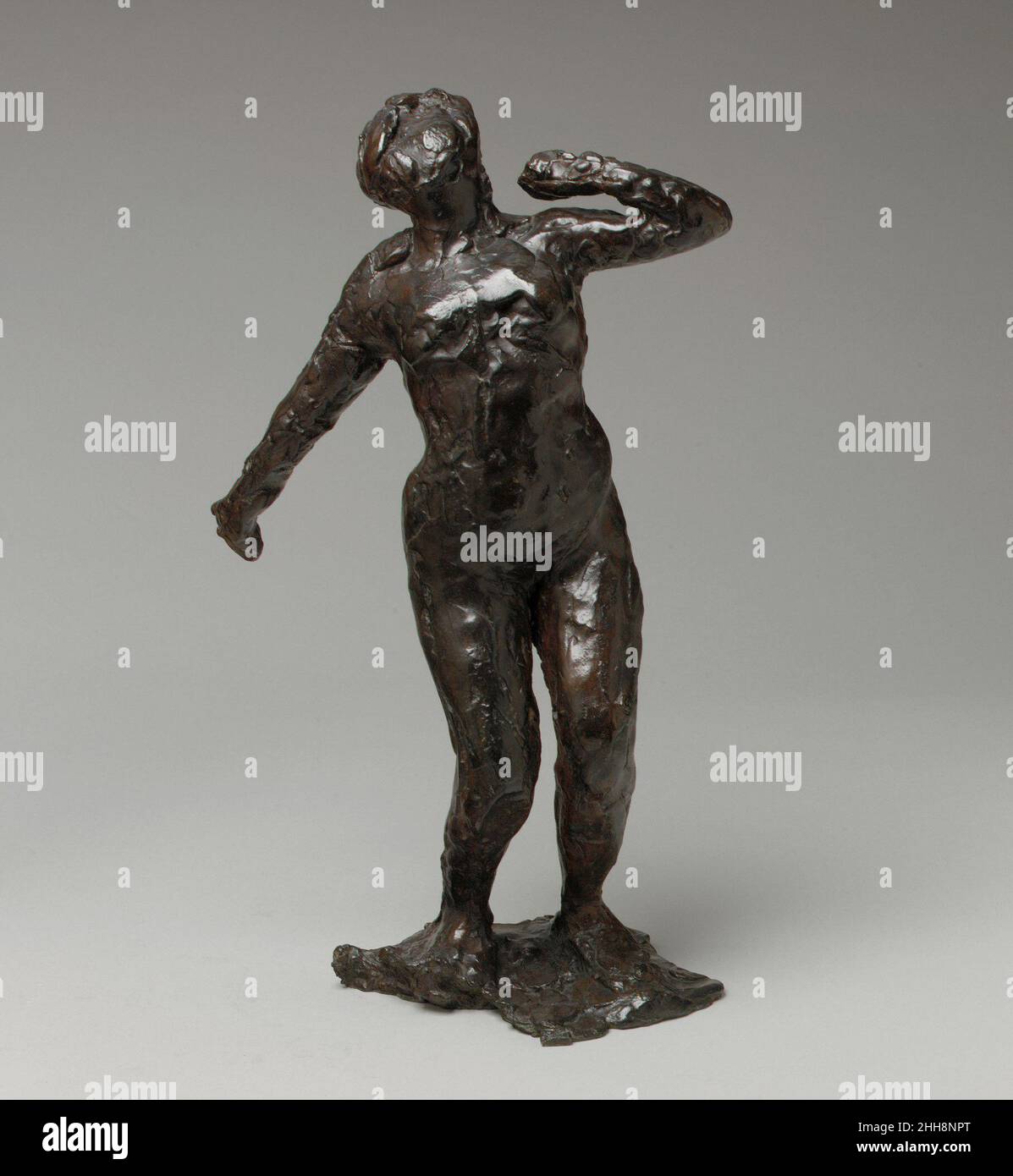 Femme étirant modélisée probablement ca.1884–89, coulée 1920 Edgar Degas French à la mort de Degas en 1917, plus de 150 sculptures figuratives ont été trouvées dans son studio.La plupart étaient faits de cire fragile, d'argile et de plastiline (un matériau de modélisation à base de cire et d'huile).Beaucoup se sont détériorés.Seulement quelques-uns ont été conservés dans des copies qui avaient été moulées à partir d'eux dans le plâtre.À l’exception de la cire Little quatorze ans-Old Dancer (Washington: NGA) aucune de ces sculptures n’avait été exposée publiquement pendant la vie de l’artiste.bien que Degas n’ait pas favorisé la reproduction de ses sculptures dans des matériaux plus permanents, salut Banque D'Images