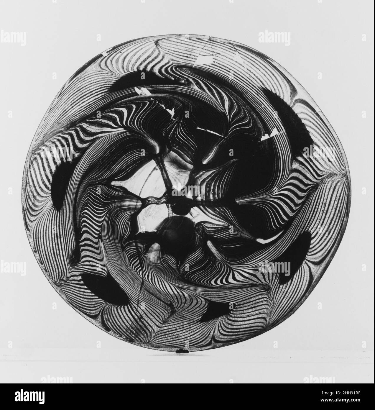 Plaque 1893–96 conçue par Louis Comfort Tiffany American.Plaque 5909 Banque D'Images