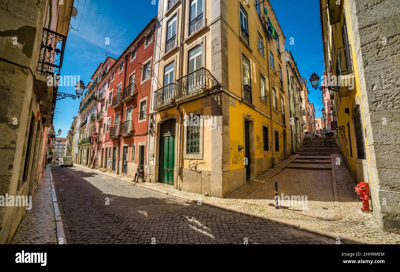 Lisbonne, Portugal. Rua do Norte à Bairro Alto le matin. Banque D'Images