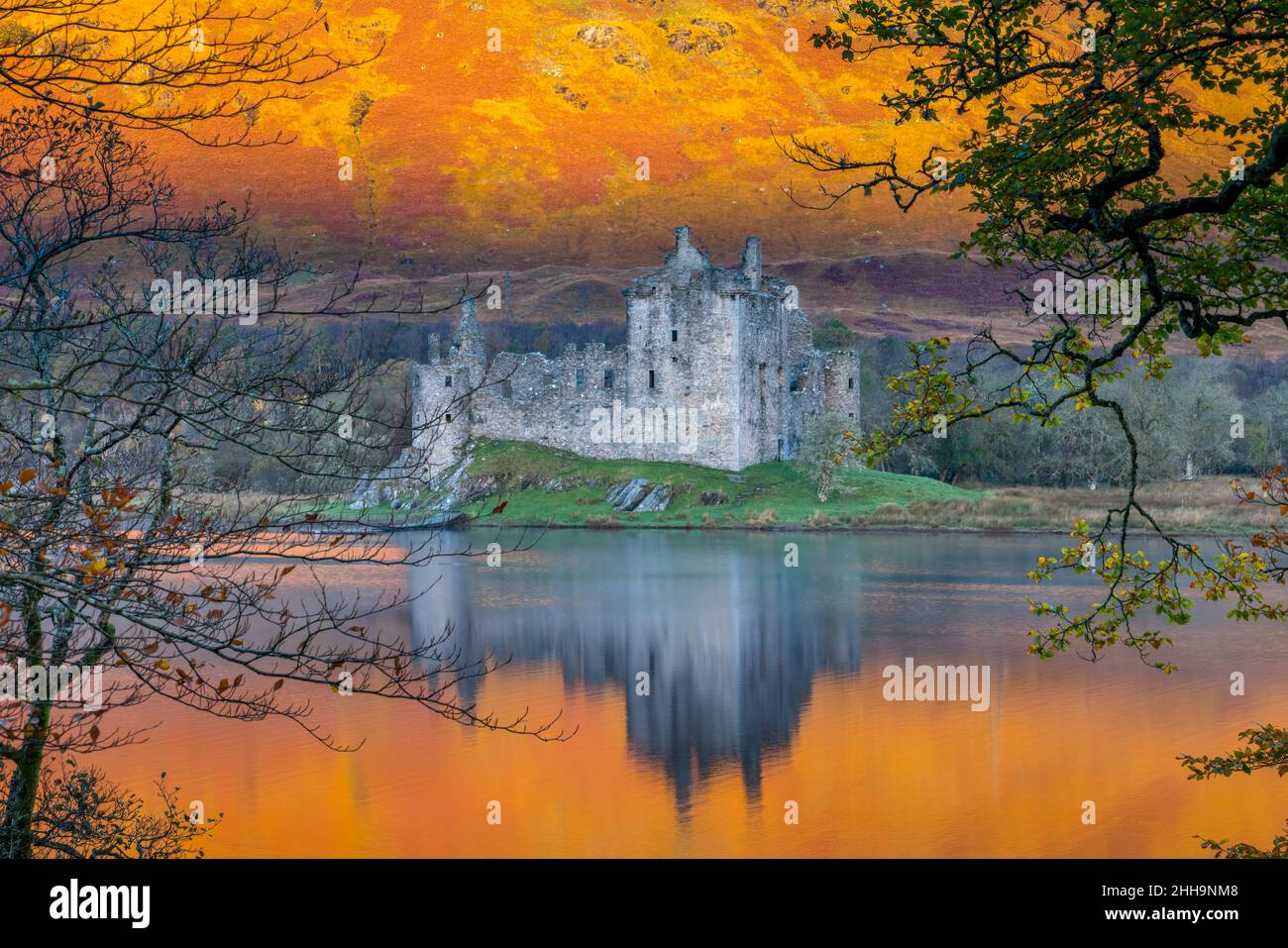 CHÂTEAU DE KILCHURN (1450-1600) LOCH AWE DALMALLLY ÉCOSSE ROYAUME-UNI Banque D'Images