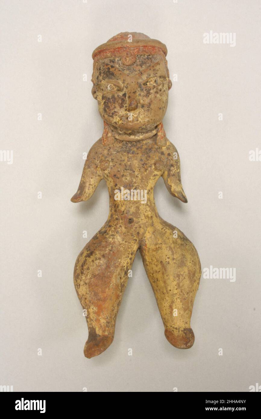 Femme Figure 12th–10th siècle C.-B. Tlatilco cette figurine en céramique solide, modélisée à la main, est de couleur Havane et peinte avec un pigment rouge.Aucune fesse n'est indiquée, mais les cuisses gonflent sensiblement à l'arrière de la figure.Le cheveu et le serre-tête continuent à l'arrière de la tête, mais aucune différenciation anatomique n'est proposée.Sculptée il y a environ trois millénaires dans la vallée du Mexique, cette figurine appartient à un groupe d'effigies en céramique connu collectivement sous le nom de « jolies dames » de Tlatilco.Représentant des femelles avec de grandes têtes, de petits waists et des hanches proéminentes, ces sculptures à main présente Banque D'Images
