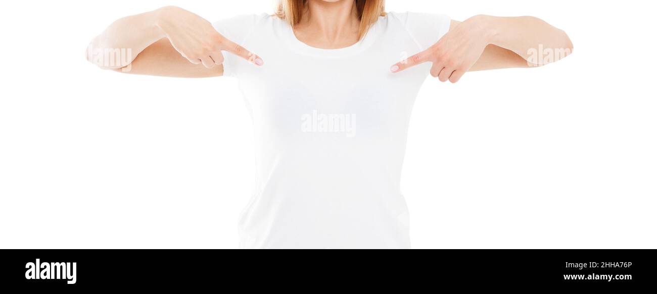 femme qui se coince sur une chemise blanche gros plan isolée sur une chemise blanche Banque D'Images