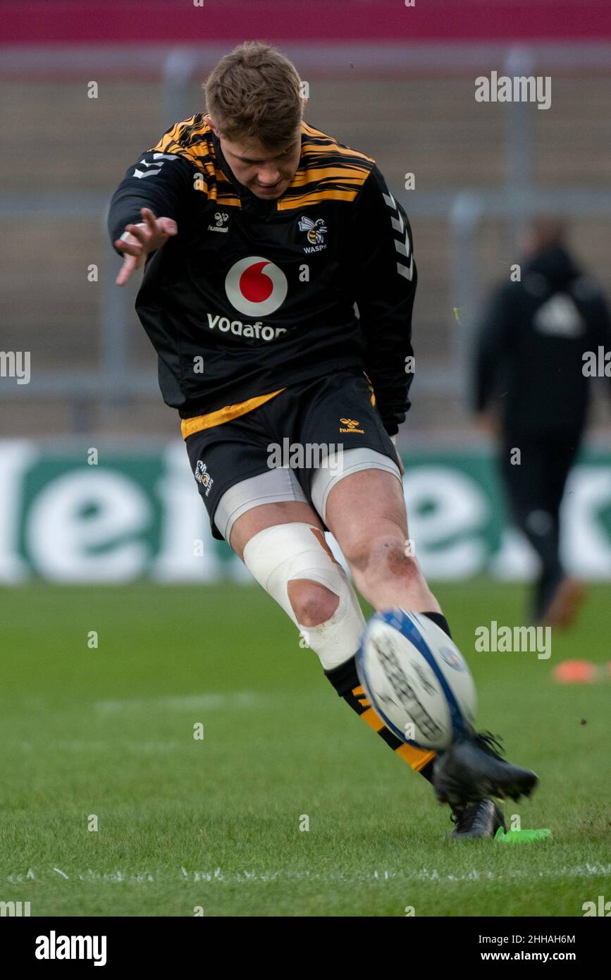 Limerick, Irlande.23rd janvier 2022.Charlie ATKINSON, de Wasps, lance le ballon lors de l'échauffement précédent Heineken Champions Cup, Round 4, Pool B match entre Munster Rugby et Wasps à Thomond Park à Limerick, Irlande, le 23 janvier 2022 (photo par Andrew SURMA/ Credit: SIPA USA/Alamy Live News Banque D'Images