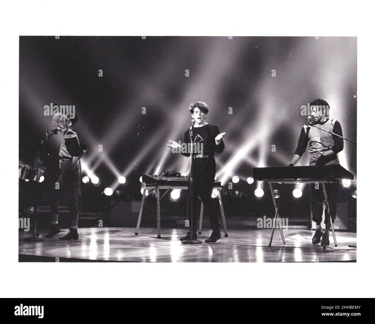 80's Band The Thompson Twins vers 1984.Crédit: Ron Wolfson / Rock négatifs / MediaPunch Banque D'Images 80's Band The Thompson Twins vers 1984.Crédit: Ron Wolfson / Rock négatifs / MediaPunch Banque D'Images